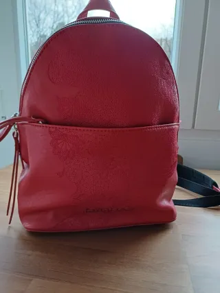 Mochila roja con estampado