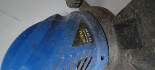 Desbrozadora de hilo eléctrica azul