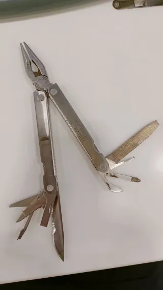 Herramienta Leatherman tool