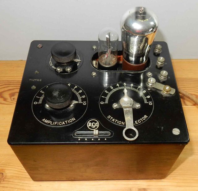 Radio RADIOLA III de válvulas vistas- del año 1924