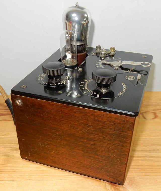 Radio RADIOLA III de válvulas vistas- del año 1924