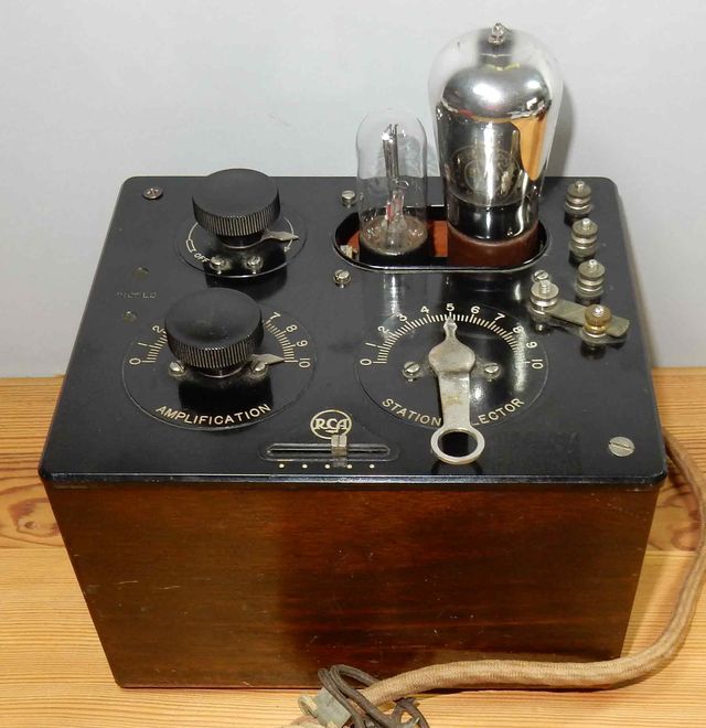 Radio RADIOLA III de válvulas vistas- del año 1924