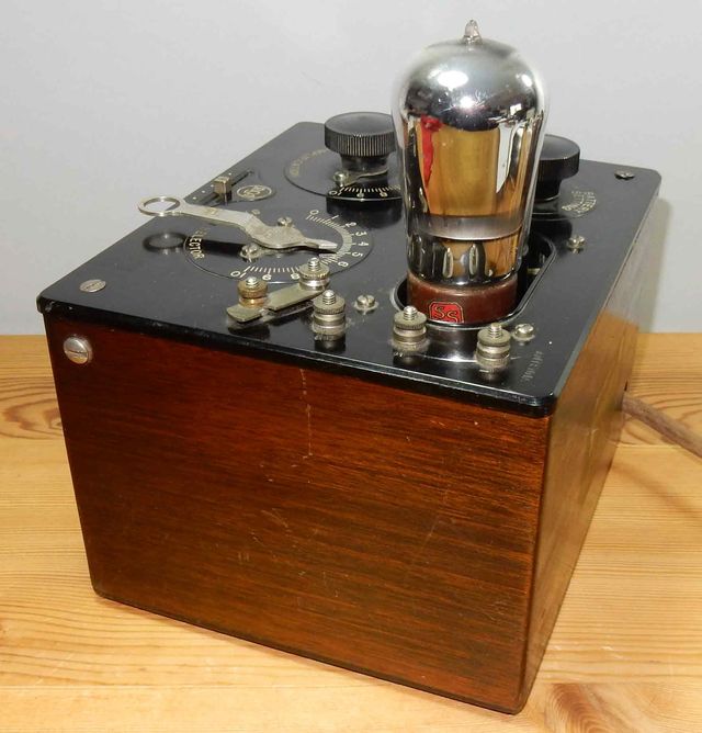 Radio RADIOLA III de válvulas vistas- del año 1924