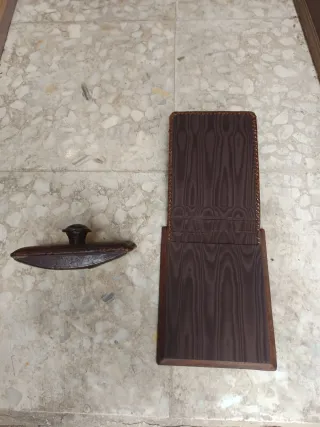 Escribanía antigua de cuero labrado