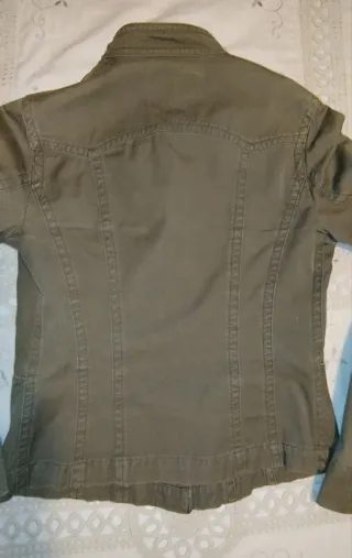 Chaqueta chica verde militar