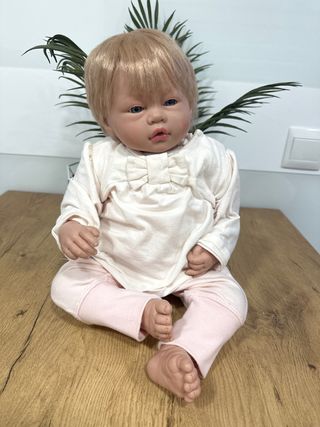 Muñeca bebé realista