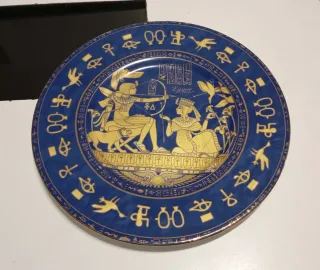 PLATO DECORATIVO DE PORCELANA DE ESTILO EGIPCIO