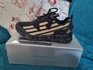 Zapatillas Armani Negras y Doradas