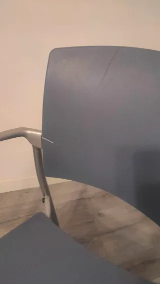 Silla de oficina ergonómica gris