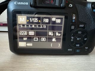 Cámara Canon EOS 1300D Negra.