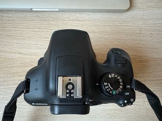 Cámara Canon EOS 1300D Negra.