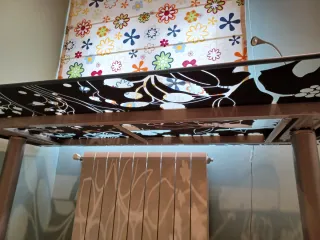 Mesa cristal y metal + Silla oficina roja