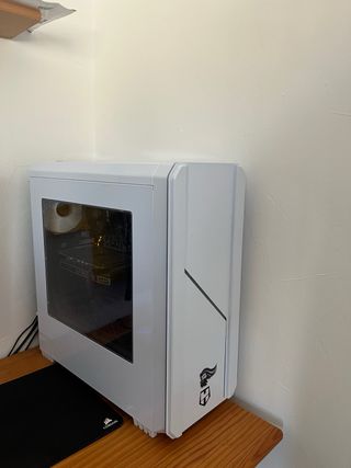 PC Gaming Blanco con Ventana