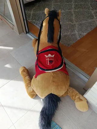 Peluche caballo grande marrón. No envío.