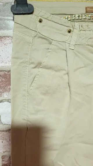 Pantalón beige Bershka