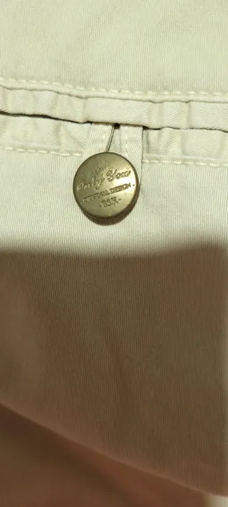 Pantalón beige Bershka