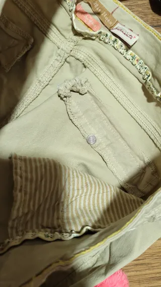 Pantalón beige Bershka