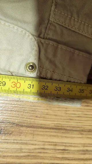 Pantalón beige Bershka