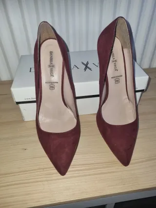 Zapatos piel tacón burdeos