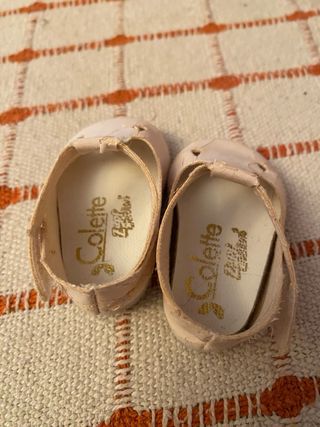 Muñeca de porcelana con trenzas