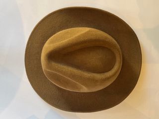 Sombrero de lana marrón