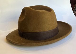 Sombrero de lana marrón