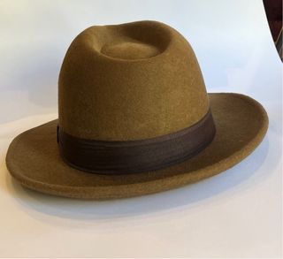 Sombrero de lana marrón