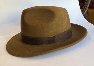 Sombrero de lana marrón