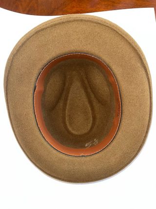 Sombrero de lana marrón