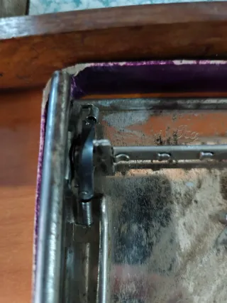 Antigua caja de afeitar con espejo