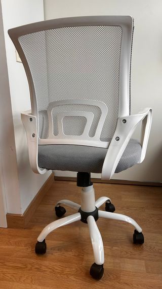Silla de oficina ergonómica gris y blanca