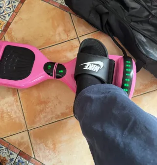 Hoverboard rosa con funda y cargador. Málaga