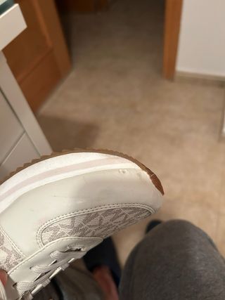 Zapatillas Michael Kors Blancas y Doradas