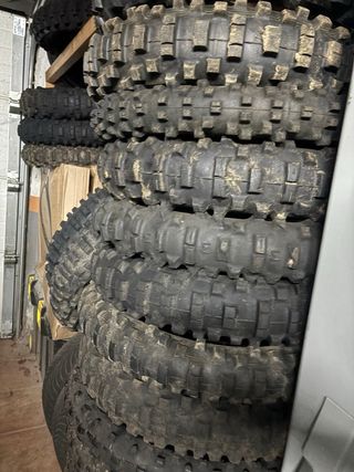 Neumatic Enduro Metzeler Michelin Semi Nuevo