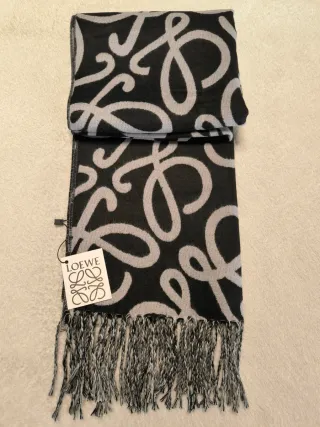 Bufanda Loewe Cashemere Negra y Gris