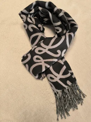 Bufanda Loewe Cashemere Negra y Gris