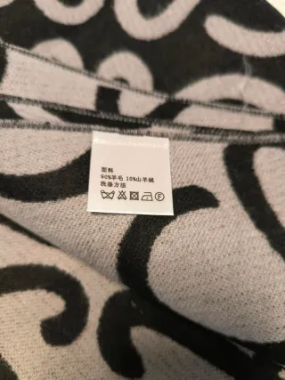 Bufanda Loewe Cashemere Negra y Gris