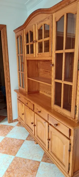 Armario cristalero madera y cristal