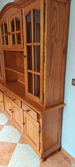 Armario cristalero madera y cristal
