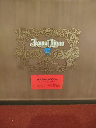 Piano Vertical Kawai Japonés