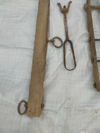 Antigüedades rústicas varias