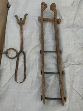 Antigüedades rústicas varias