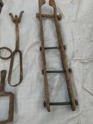 Antigüedades rústicas varias