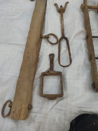 Antigüedades rústicas varias