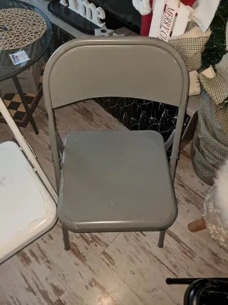 3 Sillas Plegables de Hierro de de diferentes negr