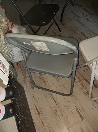 3 Sillas Plegables de Hierro de de diferentes negr