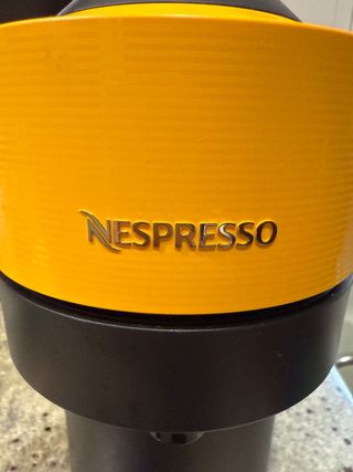 Cafetera Nespresso casi nueva. tiene 4 meses.