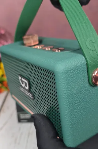 Altavoz Portátil GOOJODOQ Verde y Dorado