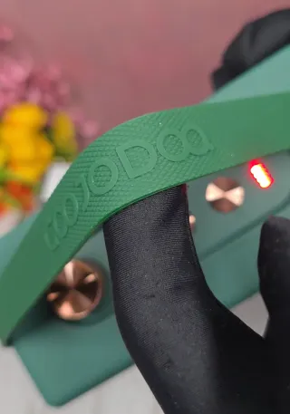 Altavoz Portátil GOOJODOQ Verde y Dorado