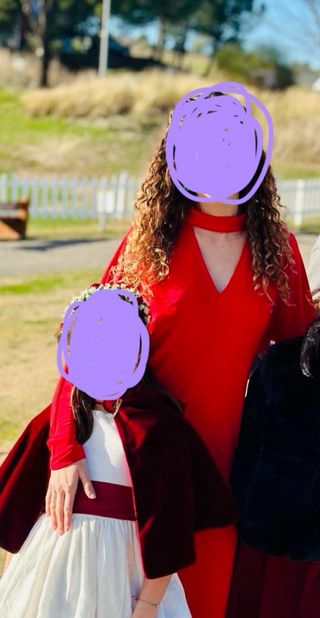 Vestido rojo elegante espalda descubierta.